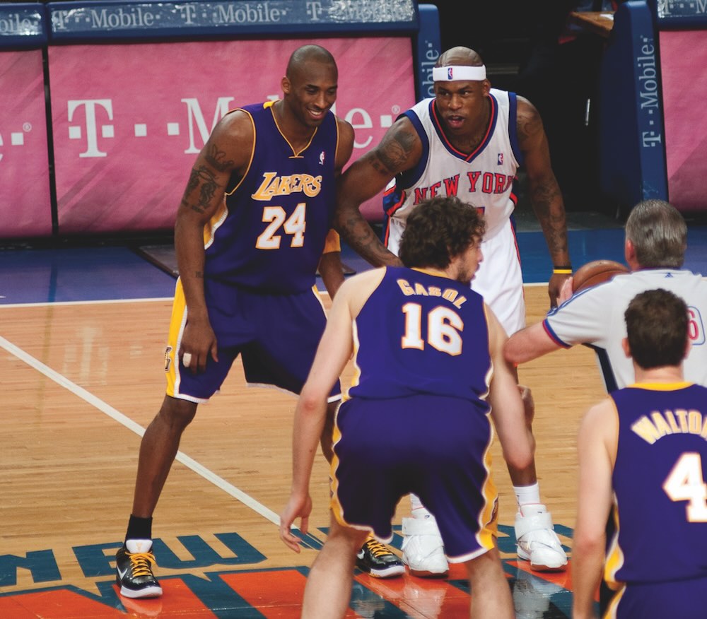 Al Harrington and Kobe Bryant play basketball at Madison Square Garden